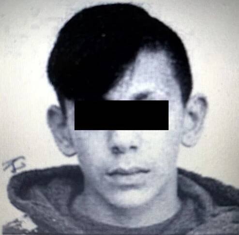 Je mu 13, na internetu se sám označil jako bengoro, což je romsky ďábelský, a pár týdnů terorizoval Ostravu. Stát teď neví