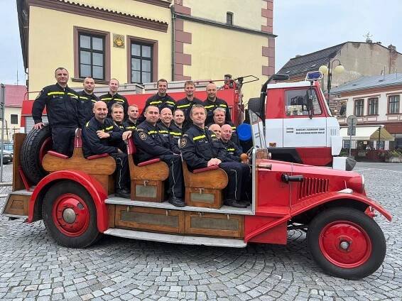 FOTO: Oslava kulatin. Profesionální hasiči v Dobrušce slouží již padesát let