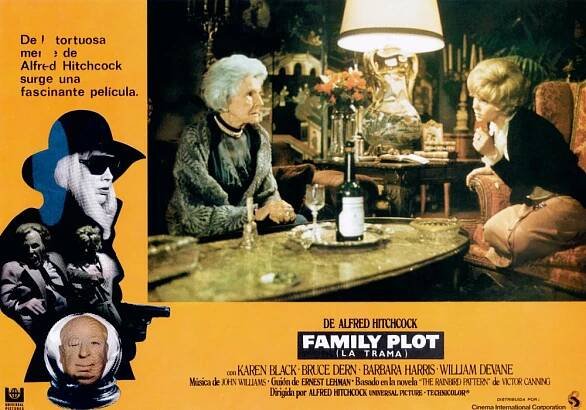 FAMILY PLOT, (aka LA TRAMA), left top to bottom: Karen Black, Bruce Dern, Barbara Harris, Alfred Hitchcock, center from left: Cathleen Nesbitt, Barbara Harris, 1976