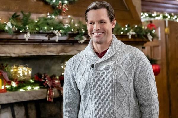 Swept Up By Christmas - Z filmu - Justin Bruening