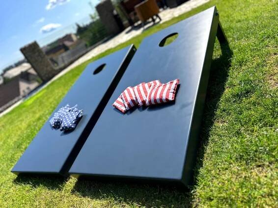 Ironico - Kovový nábytek na míru - Cornhole