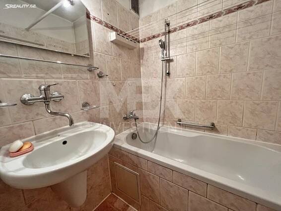 Prodej Byt 3+1, Poděbradova, Dvůr Králové nad Labem