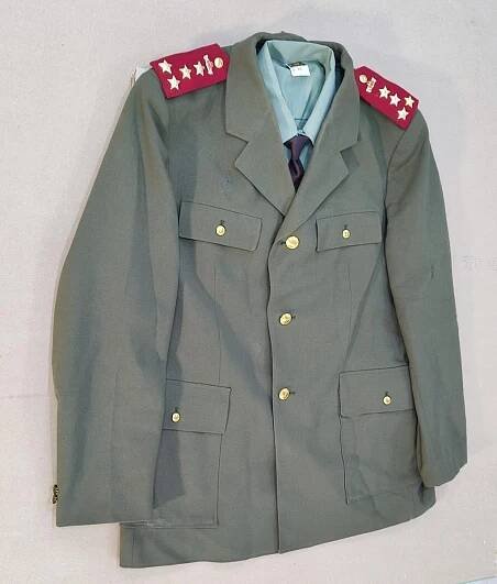 Velká policejní uniforma, SNB, VB, Policie ČSSR, výložky kpt.