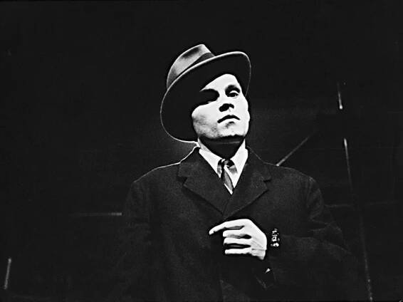 Jan Přeučil jako Josef K. v inscenaci Proces (režie Jan Grossman, premiéra 27.  května 1966). Foto Jaroslav Krejčí