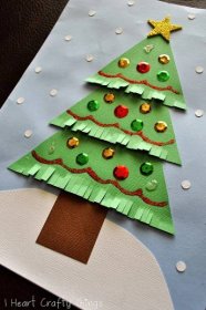 Kids Christmas Tree Craft with printable template. Great for preschoolers fine motor skills and to practice using scissors. Diy Crafts, Crafts For Kids To Make, Christmas Crafts For Kids To Make