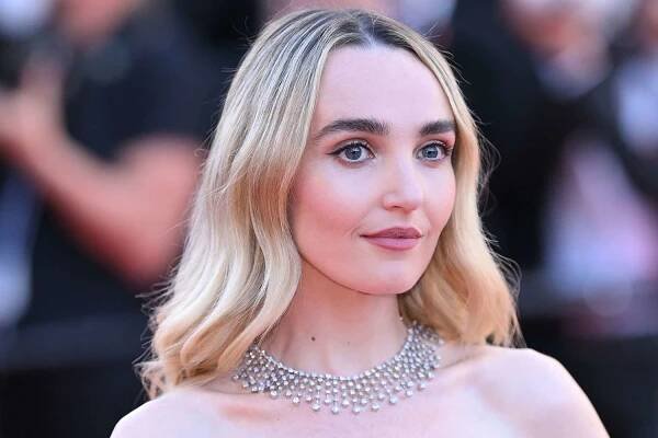 'SNL''s Chloe Fineman Claps Back at Critics of Her Cannes Red Carpet Look: 'No Need to Be So Mean'