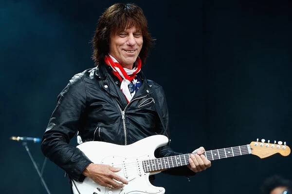 ZEMŘEL LEGENDÁRNÍ KYTARISTA JEFF BECK | www.clickandcountry.com