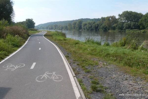 Cyklostezkou podél Vltavy z Klecánek do Troje a Stromovky - popis cyklotrasy, mapa, fotky