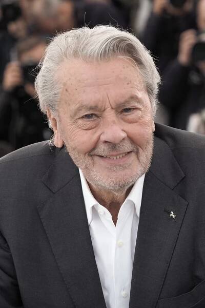 Alain Delon měl pět záchranných stanic. 