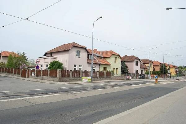 Soubor:Brno-Cerna Pole - domy na zapadni strane Merhautovy ulice patrici ke Stefanikove ctvrti.jpg – Wikipedie