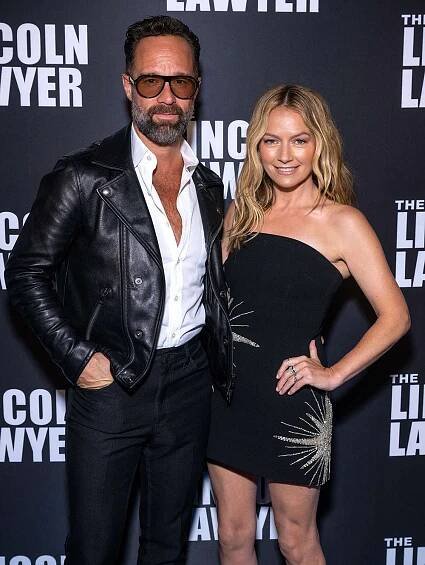Chris Diamantopoulos Becki Newton