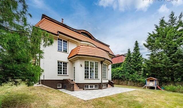 Velkorysá moderní vila 10+1+kk, 510 m2, dvojgaráž, zahrada, Praha 7-Troja | Reality.iDNES.cz 