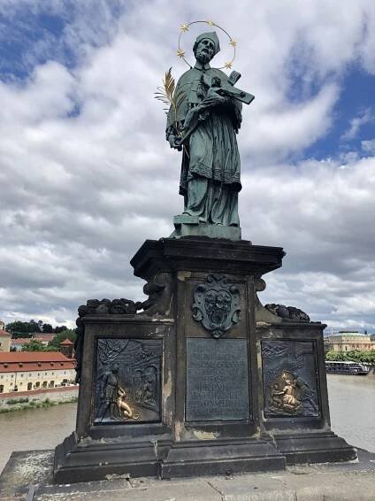Jak umírali: Svatého Jana Nepomuckého ukopal král Václav IV. s katem k smrti! A co je jazyk, který našli...