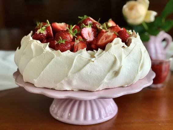 Dort Pavlova s Lemon curd a jahodami