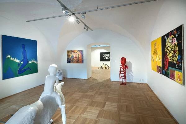 Jedno místo prázdné | Výstavy | GOČÁROVA GALERIE