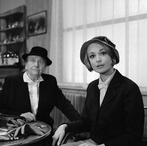 Hříšní lidé města pražského - Špion přijede v sedm - Z filmu - Hermína Vojtová, Jana Sedlmajerová