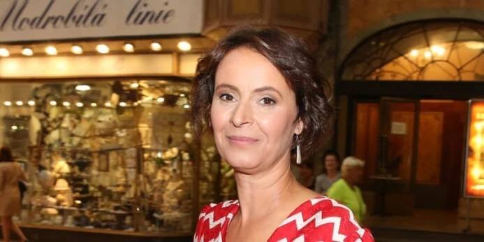 Lenka Vlasáková slaví 52. narozeniny. 