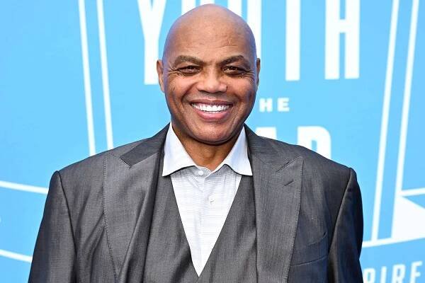 Charles Barkley Buys Entire Bar Drinks After Local College Hockey Team’s Win: ‘You Guys Have Been Amazing’