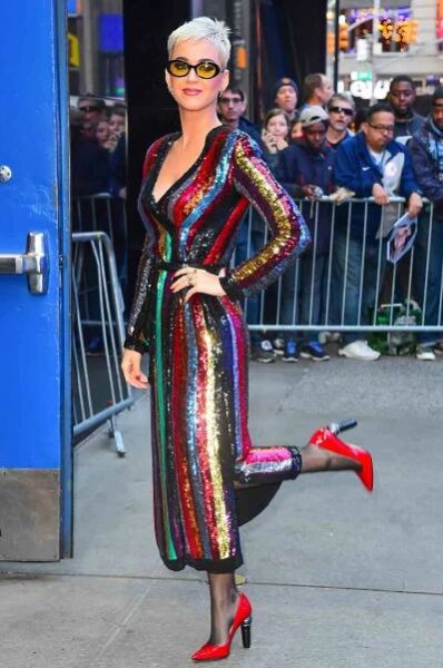Star Tracks: Adriana Lima Flaunts Her Abs During a Workout, Plus Russell Brand, Katy Perry & More