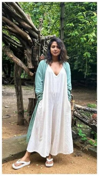 Dazzling snaps of 'Aadujeevitham' actress Amala Paul