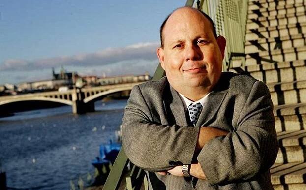 Pomozte, jsem v nouzi, přišlo v mailu exmluvčího Cikrta. Byl to podvod