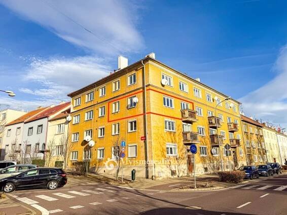Prodej cihlový byt s balkonem 2+1, 64 m2 - Znojmo, ul. 28. Října, 2 990 000 Kč