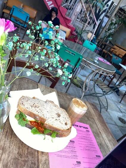 Edmund Coffee on Yehuda Halevi Street in Tel Aviv. Photo by Oreen Cohen