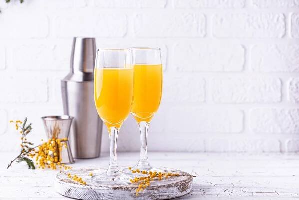 Koktejl Mimosa, recept je jednoduchý. Míchané drinky