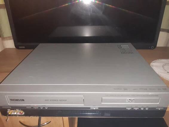 Video recorder Vhs... přehravač Dvd Combo Thomson