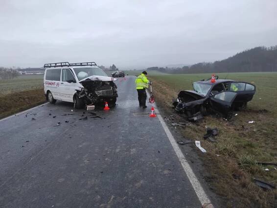 Úterý ve znamení hromadných nehod, u Domažlic se srazila čtyři auta