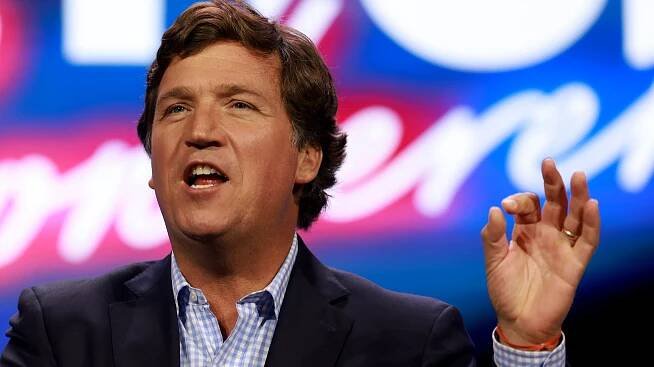 Body Language Expert Tells Us Tucker Carlson Wasn't Himself During Putin Interview - The List