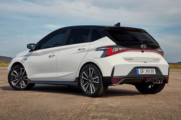 Hyundai i20: Podrobné specifikace vozidel & Interaktivní nástroj pro srovnání