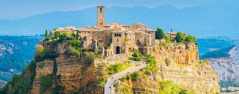 Civita di Bagnoregio: Umírající město v Itálii je fascinující atrakcí