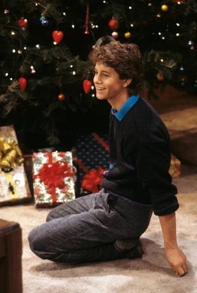 Kirk Cameron on the set of Growing Pains in 1986 | Kirk cameron, Young celebrities, Hot actors