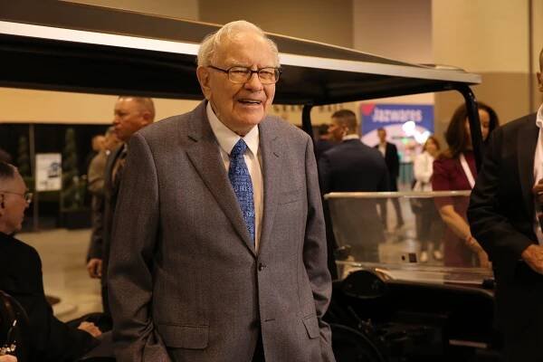 How Warren Buffett handled past market crises