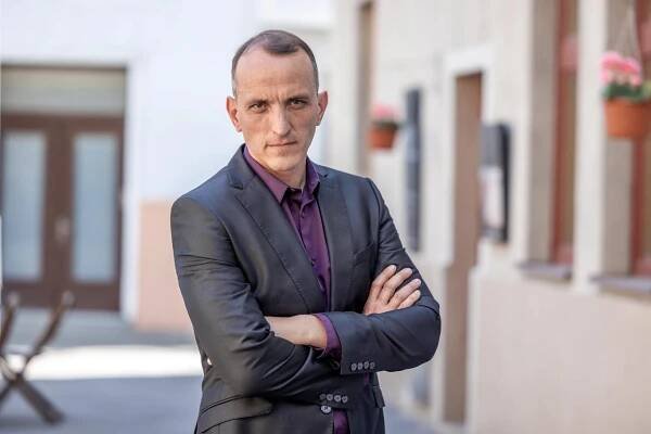 Po 8 letech se do Ulice vrací hlavní záporák! Udělám Lumírovi ze života peklo, slibuje Tomáš Kobr