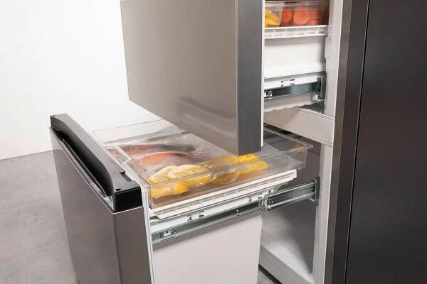 Hisense Kühl-/Gefrierkombination RM469N4ACD Silbergrau Kühl-Gefrierkombi RM469N4ACD - Silbergrau - Hisense