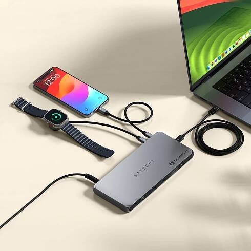 Satechi Thunderbolt 4 Docking Station with DisplayLink charging an Apple Watch and iPhone.