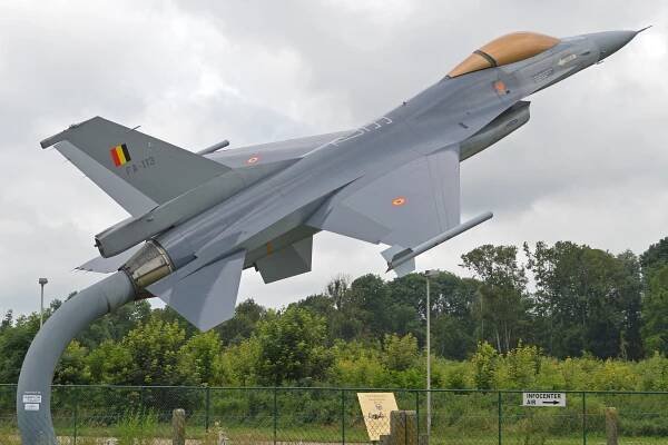 List of displayed General Dynamics F-16 Fighting Falcons