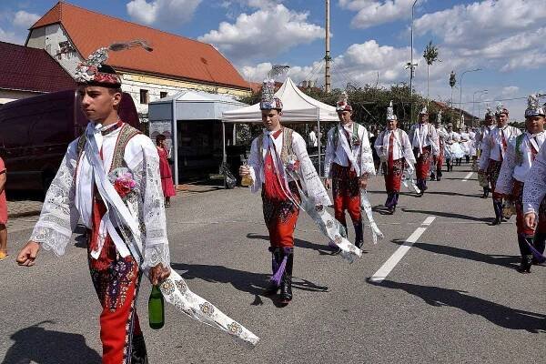 Improvizace po tornádu a velká účast Hody v Moravské se opravdu vydařily