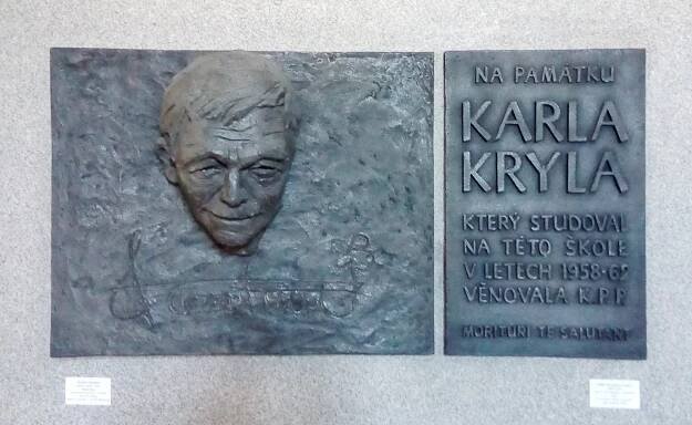 Soubor:SUPŠ Bechyně, Karel Kryl plaque 01.jpg