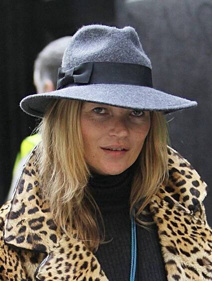 Jako šedá myška: Modelka Kate Moss si vyšla bez make-upu. Co na ni říkáte?