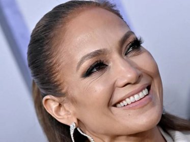 Jennifer Lopez Just Used a Claw Clip in the Most Chaotic Way Possible — See Photos