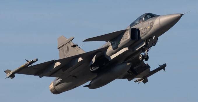 Neviditelné F-35 versus gripeny. Náklady na letovou hodinu jsou nesrovnatelné - Echo24.cz
