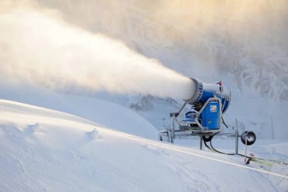 Na technické zasněžování jde až polovina ze všech investic ski areálů, uvedl ředitel Asociace horských středisek
