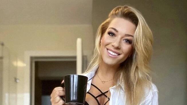 Tohle že je outfit na doma? Dominika Myslivcová zapózovala v rajcovním prádle s podvazky