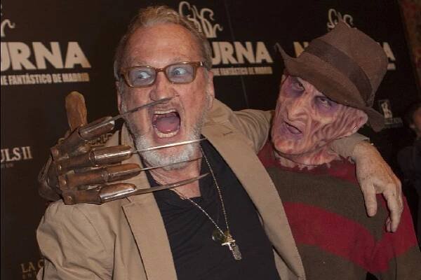 FOTO: Robert Englund po boku své ikonické filmové postavy. – stránka 2