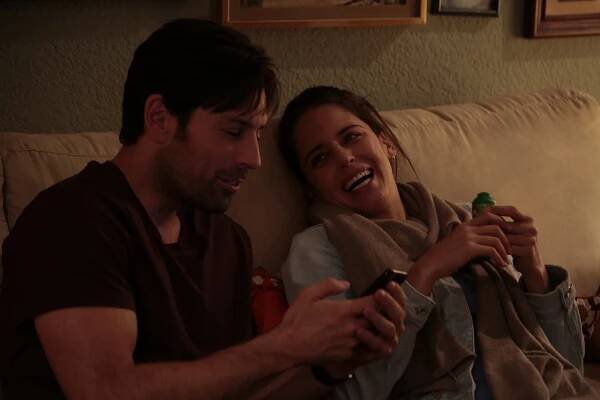 Jordan Belfi, Ana Claudia Talancón - American Curious - Z filmu