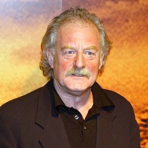 Lord Of The Rings star Elijah Wood remembers ‘our king’ Bernard Hill