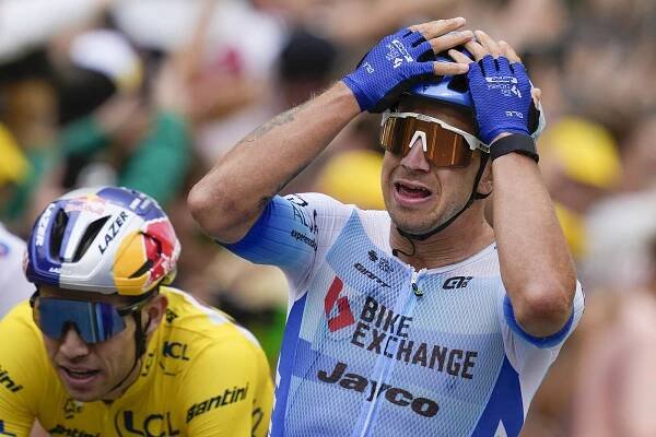 V poslední dánské etapě Tour se raduje Groenewegen, lídr van Aert opět druhý